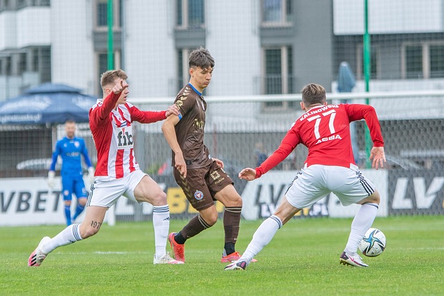 在冲突中扮 在冲突中扮